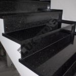 schody granitowe czarne posiadające lustrzaną powierzchnię